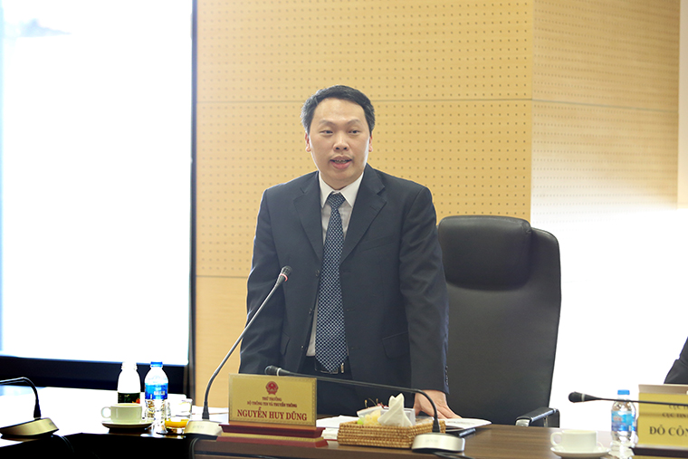Thứ trưởng Nguyễn Huy Dũng báo cáo tóm tắt những nhiệm vụ công tác Khối Công nghệ số đã hoàn thành trong năm 2021