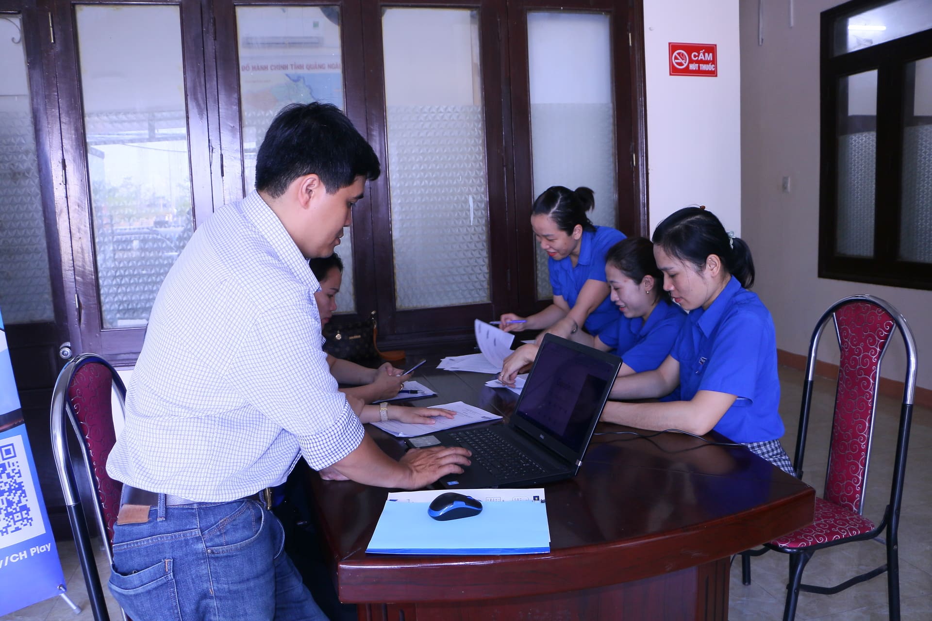 Chi đoàn Sở tham gia cài đặt ứng dụng VSSID của Bảo hiểm xã hội Việt Nam