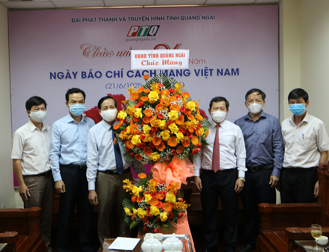 Chủ tịch UBND tỉnh thăm các cơ quan báo chí nhân Ngày Báo chí Việt Nam