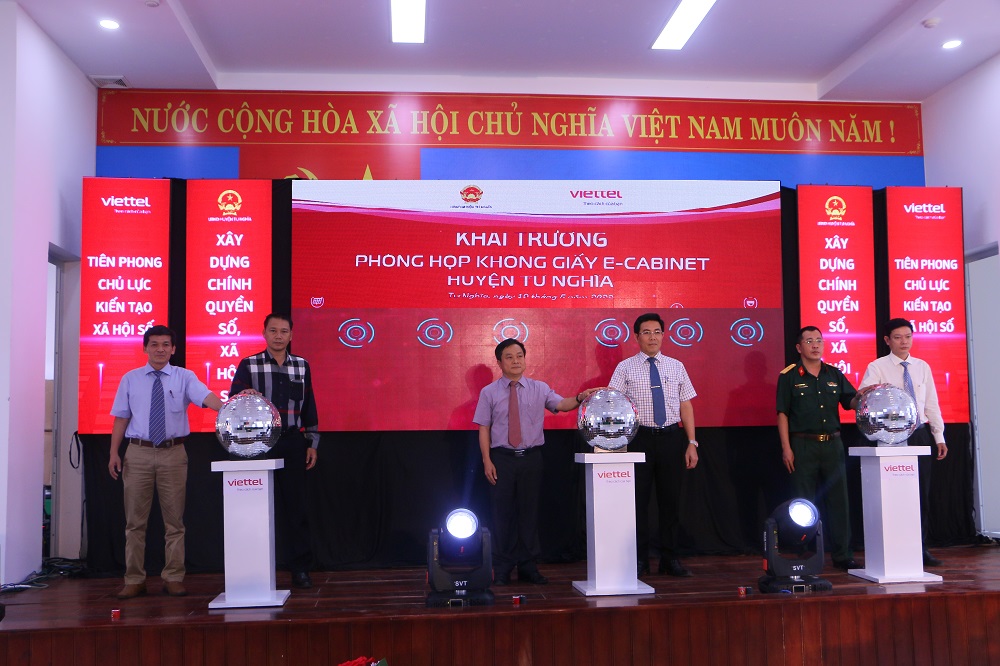 UBND huyện Tư Nghĩa và Viettel Quảng Ngãi ký kết hợp tác toàn diện về chuyển đổi số
