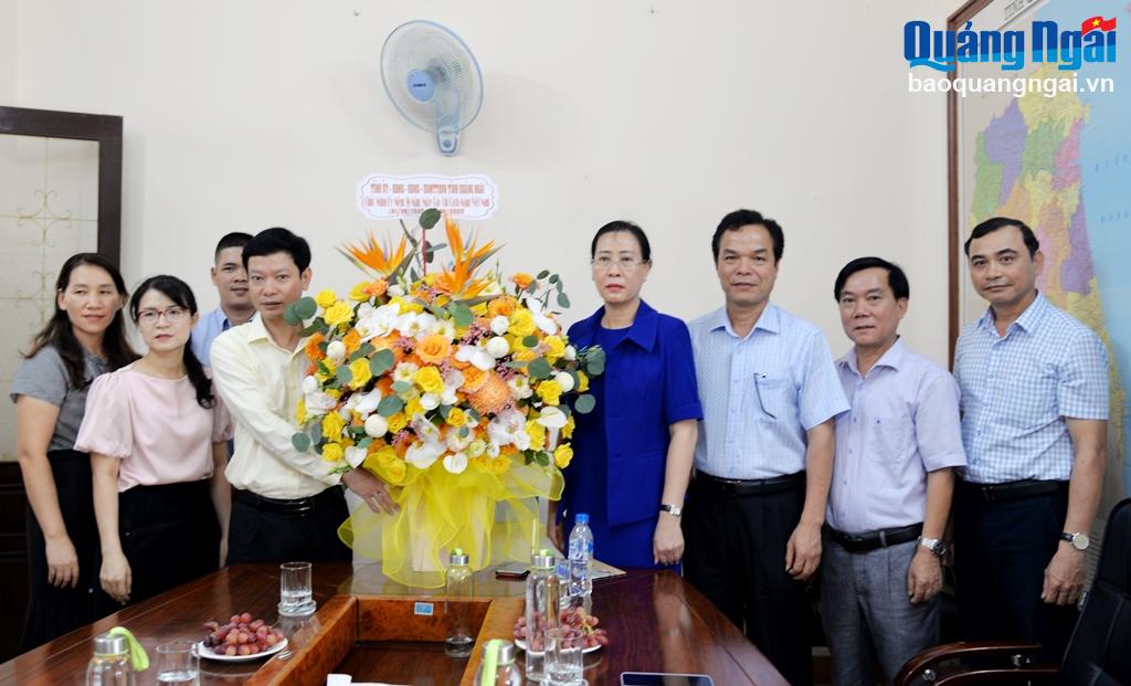 Lãnh đạo tỉnh thăm các cơ quan báo chí nhân Ngày Báo chí cách mạng Việt Nam