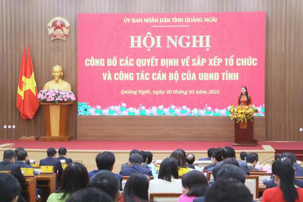 Quảng Ngãi công bố các quyết định về sắp xếp tổ chức và công tác cán bộ