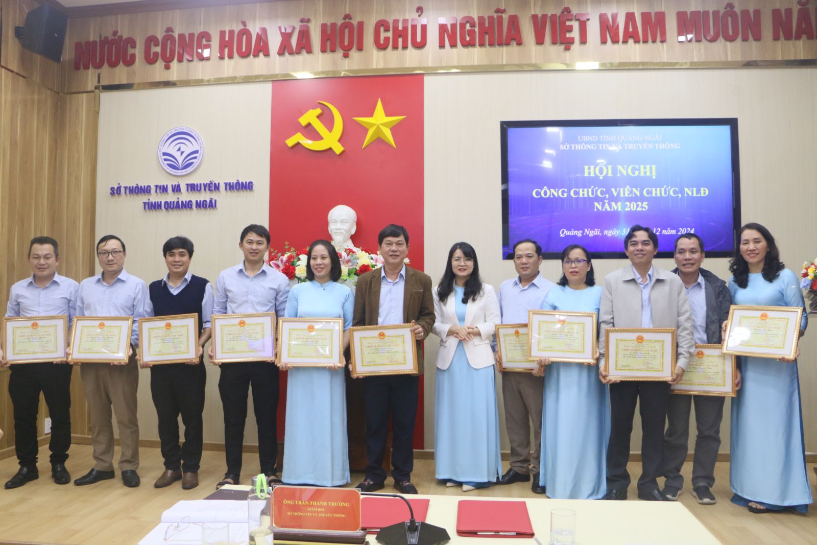 Tặng danh hiệu "Chiến sỹ thi đua cơ sở" cho các cá nhân tiêu biểu trong phong trào thi đua và thực hiện nhiệm vụ công tác năm 2024